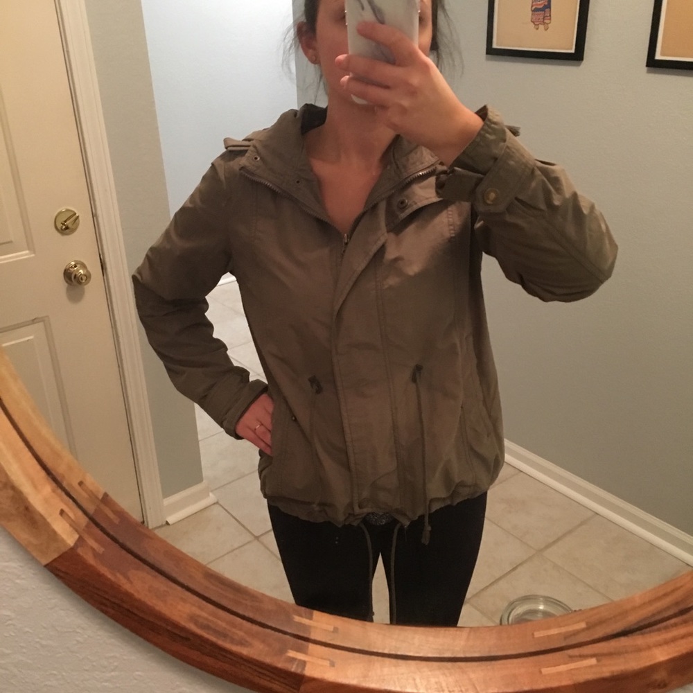 Light army green wind breaker